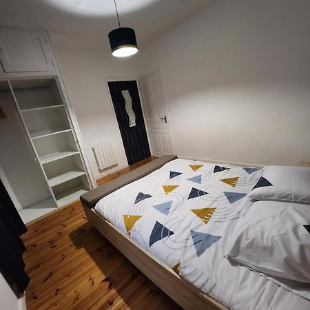 Chaleureux Appartement Refait A Neuf Vic-sur-Cère Esterno foto