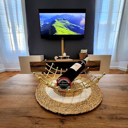 Chaleureux Appartement Refait A Neuf Vic-sur-Cère Esterno foto