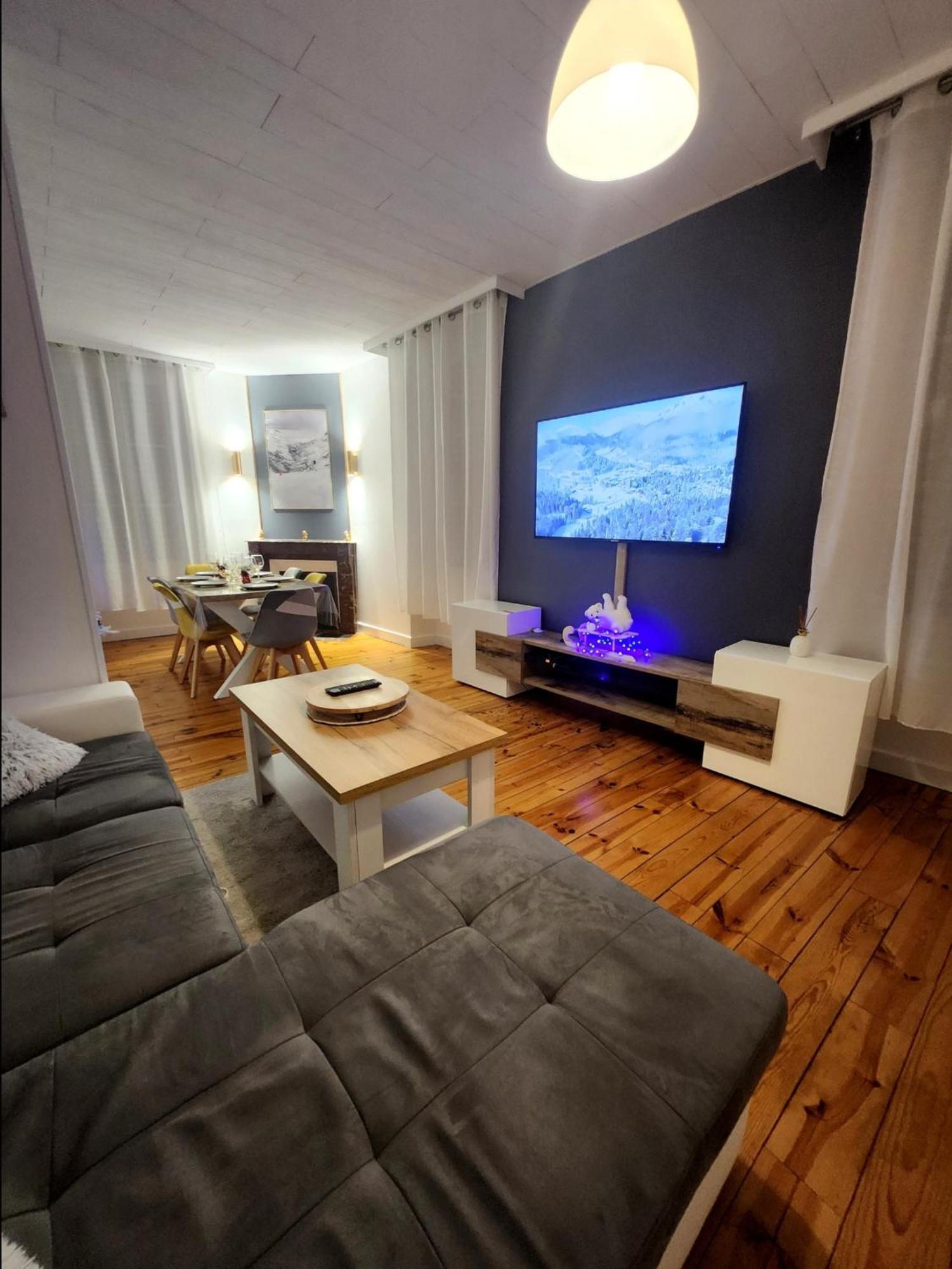 Chaleureux Appartement Refait A Neuf Vic-sur-Cère Esterno foto