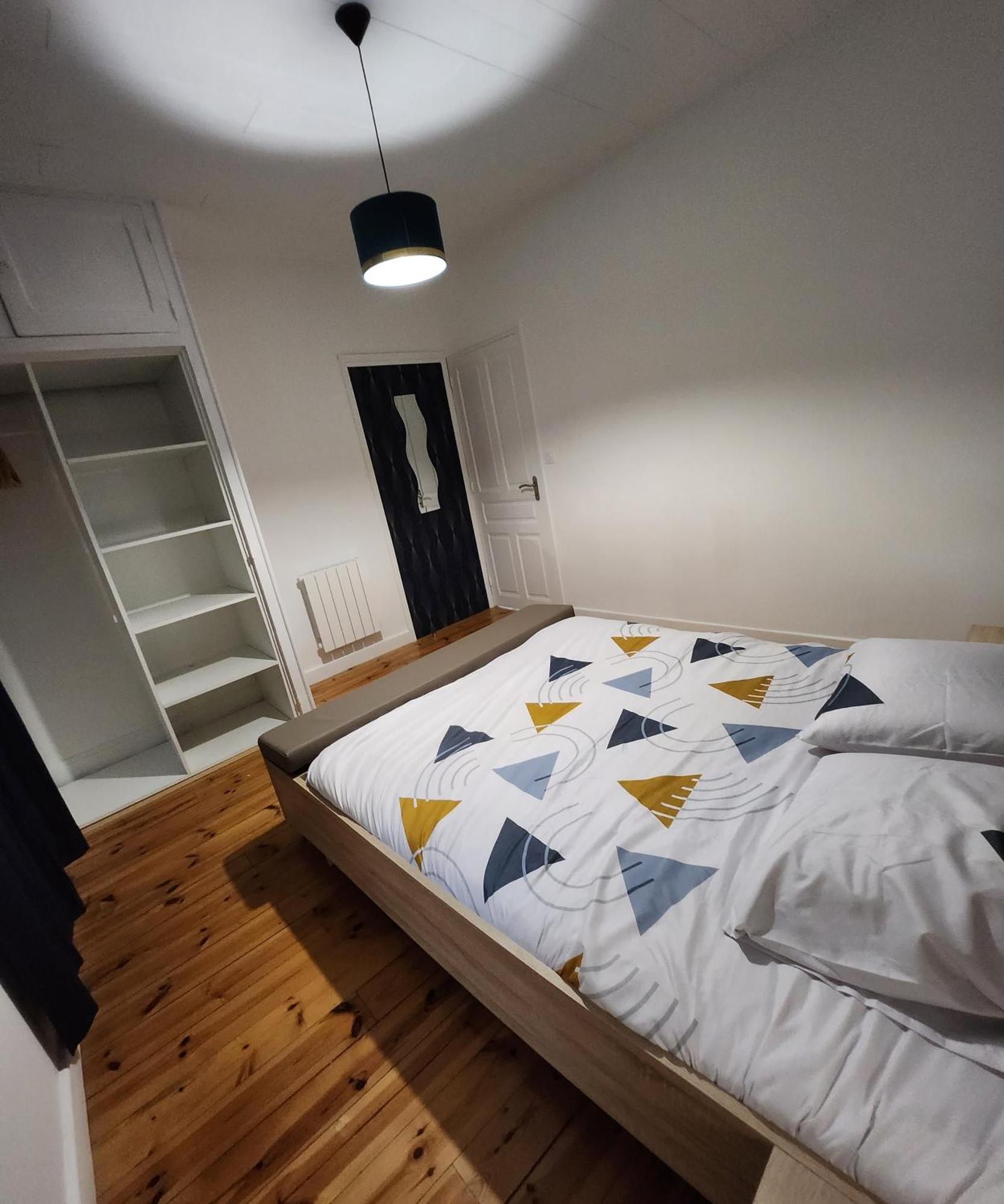 Chaleureux Appartement Refait A Neuf Vic-sur-Cère Esterno foto