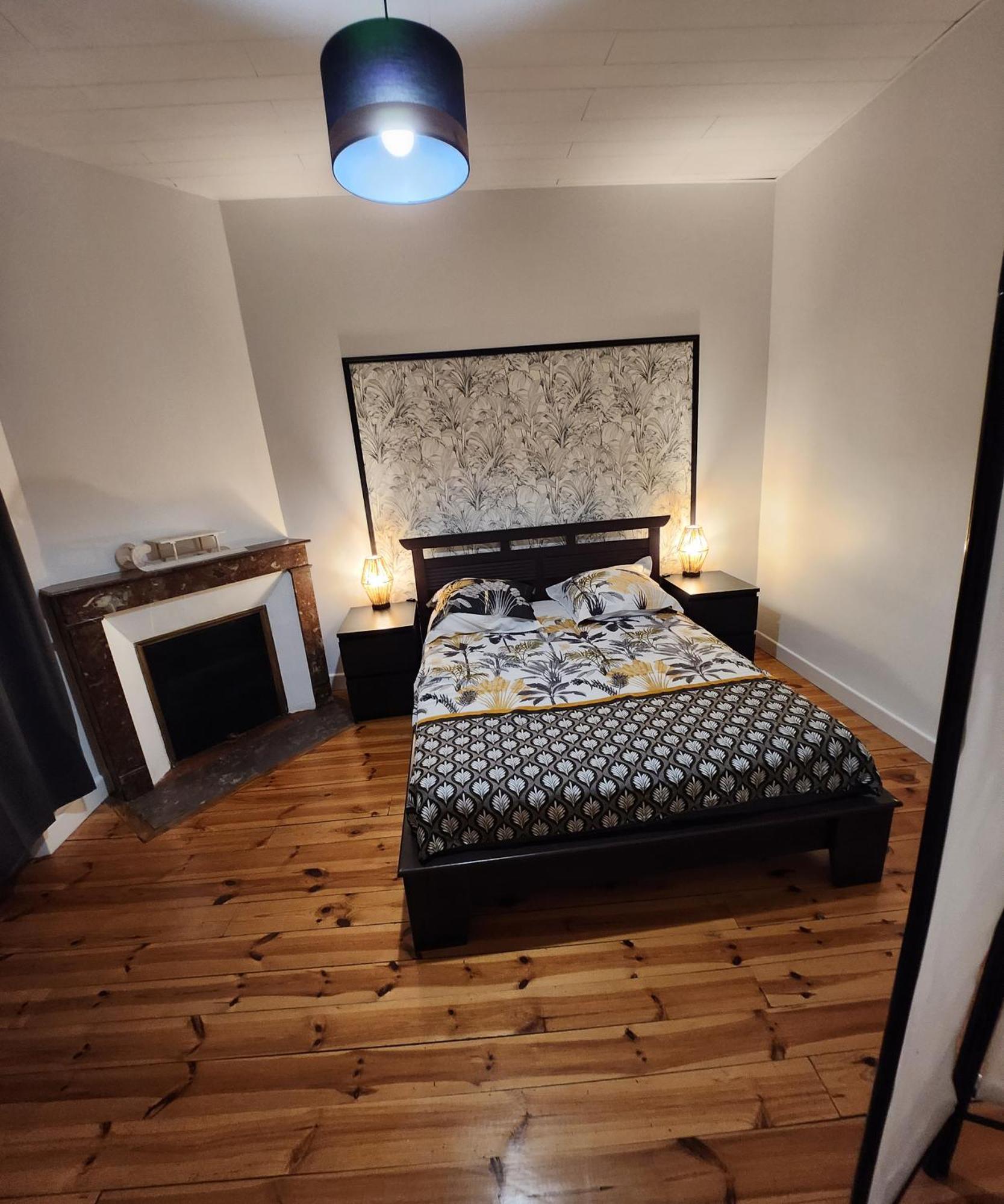 Chaleureux Appartement Refait A Neuf Vic-sur-Cère Esterno foto