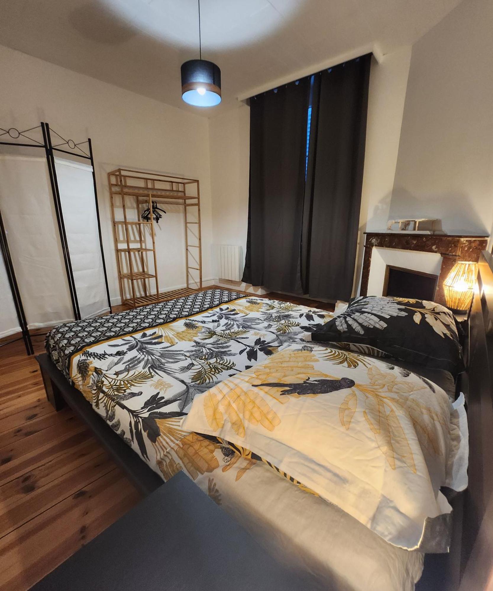 Chaleureux Appartement Refait A Neuf Vic-sur-Cère Esterno foto